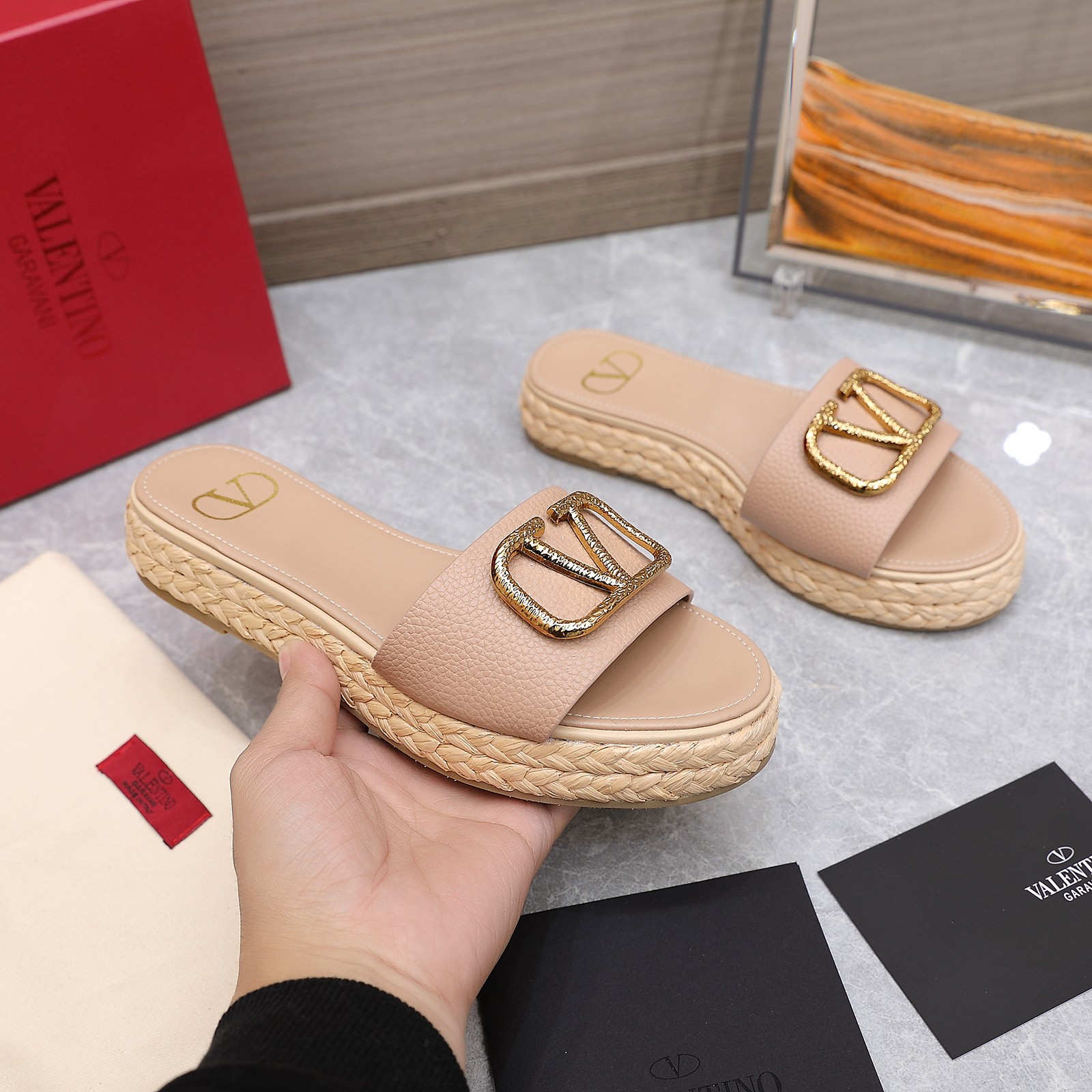 . Valentino/Valentino VT 2022 logotipo de metal más nuevo cuero piel grueso fondo zapatillas zapatos