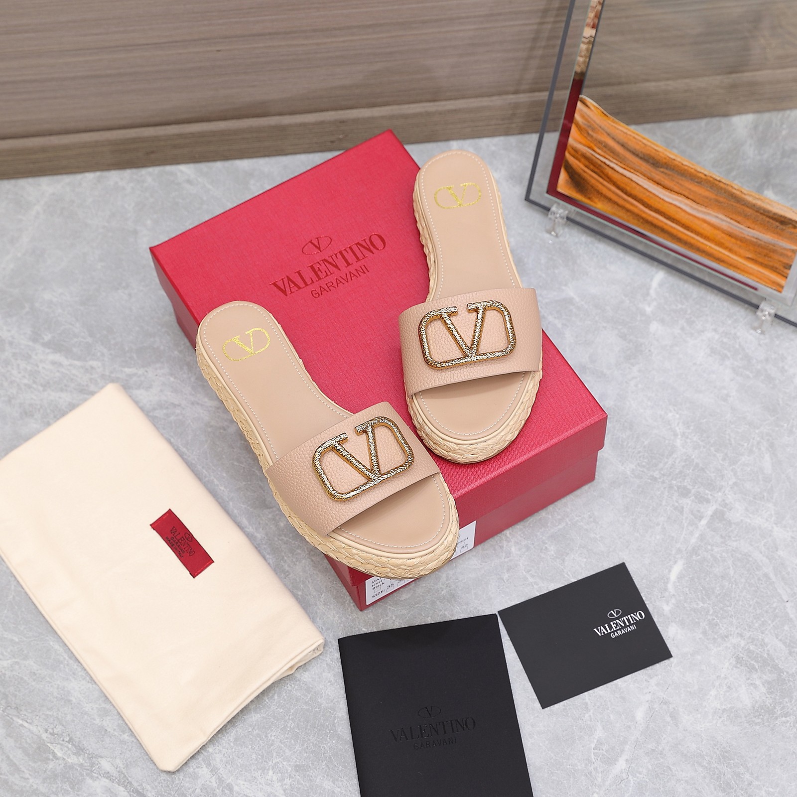 . Valentino/Valentino VT 2022 logotipo de metal más nuevo cuero piel grueso fondo zapatillas zapatos