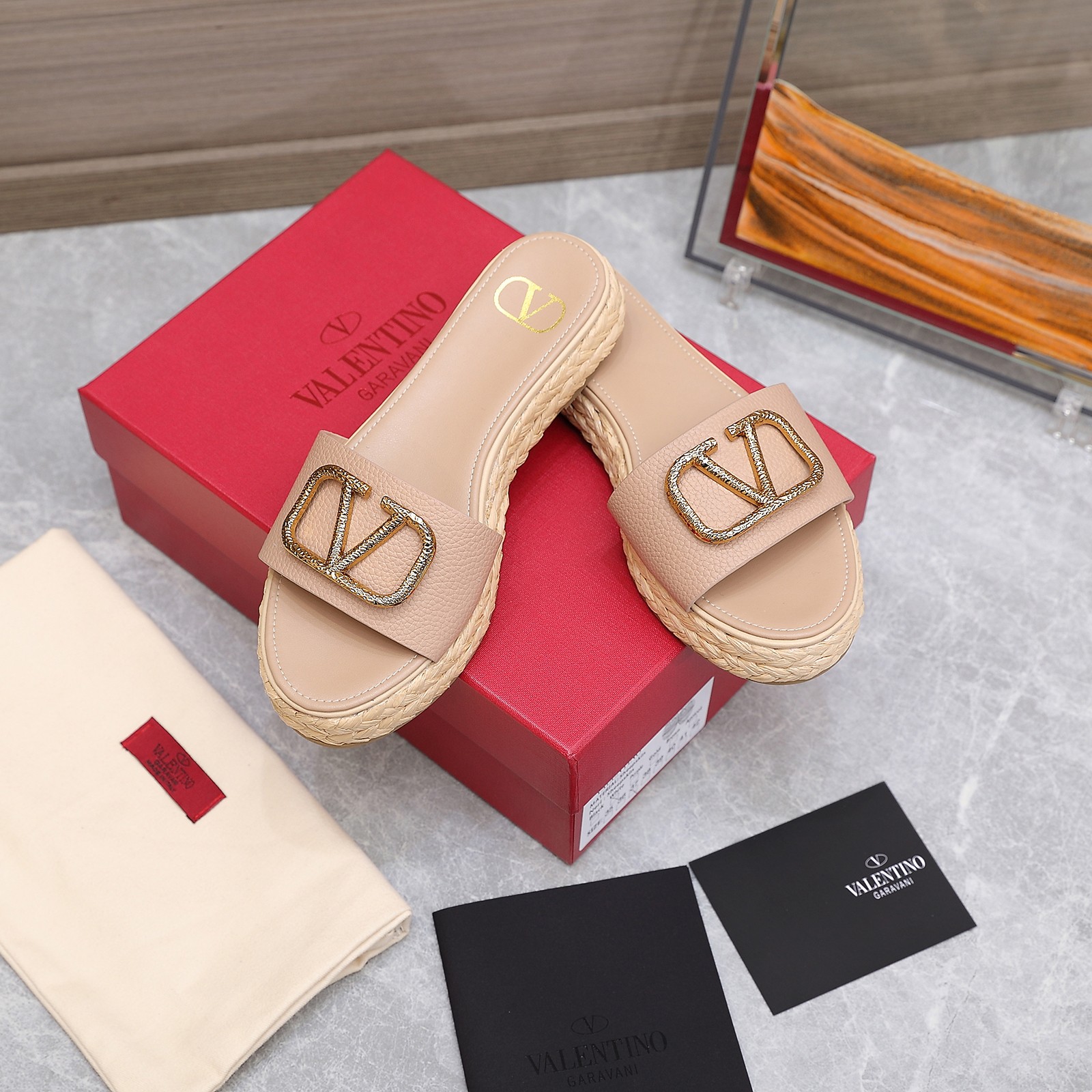 . Valentino/Valentino VT 2022 logotipo de metal más nuevo cuero piel grueso fondo zapatillas zapatos