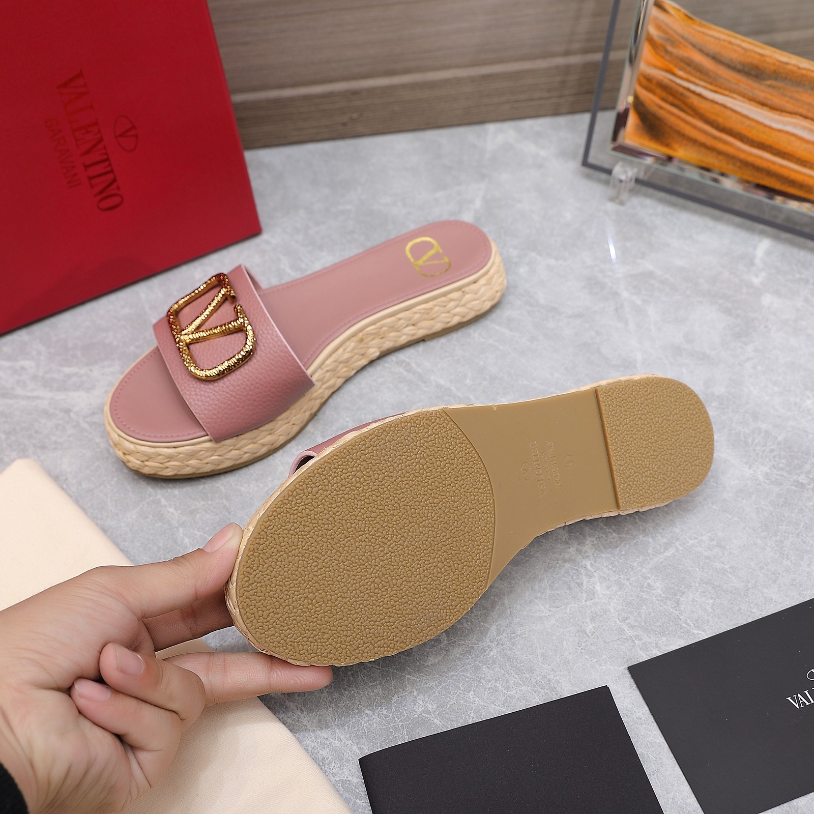 . Valentino/Valentino VT 2022 logotipo de metal más nuevo cuero piel grueso fondo zapatillas zapatos