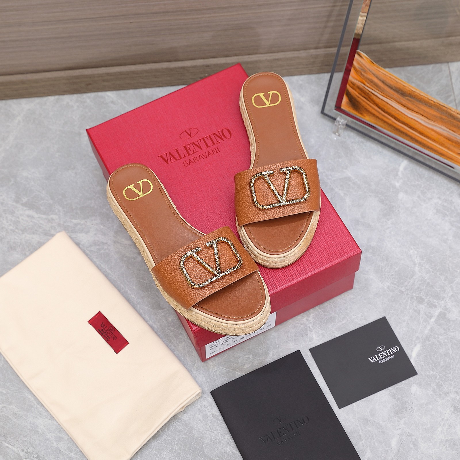 . Valentino/Valentino VT 2022 logotipo de metal más nuevo cuero piel grueso fondo zapatillas zapatos