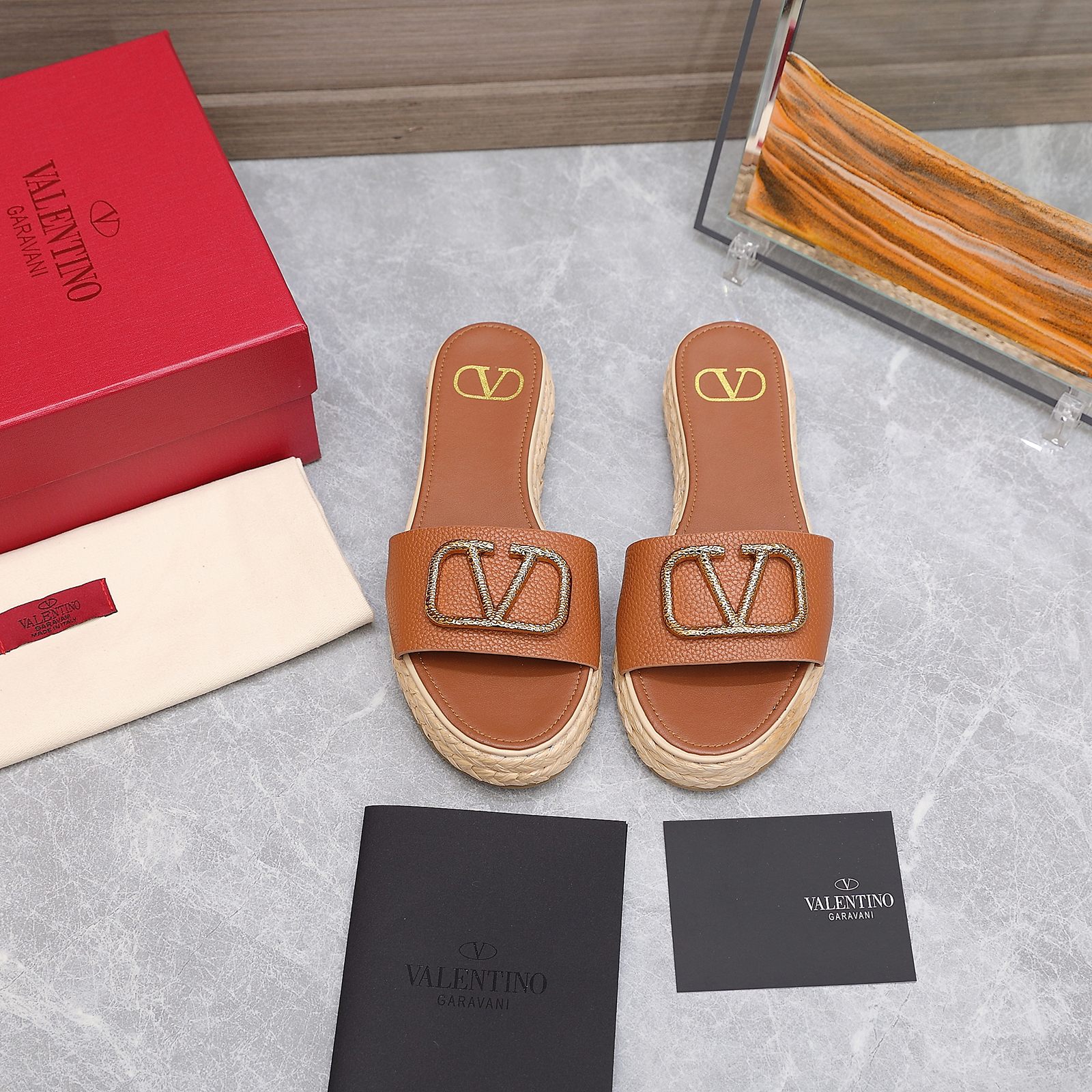 . Valentino/Valentino VT 2022 logotipo de metal más nuevo cuero piel grueso fondo zapatillas zapatos
