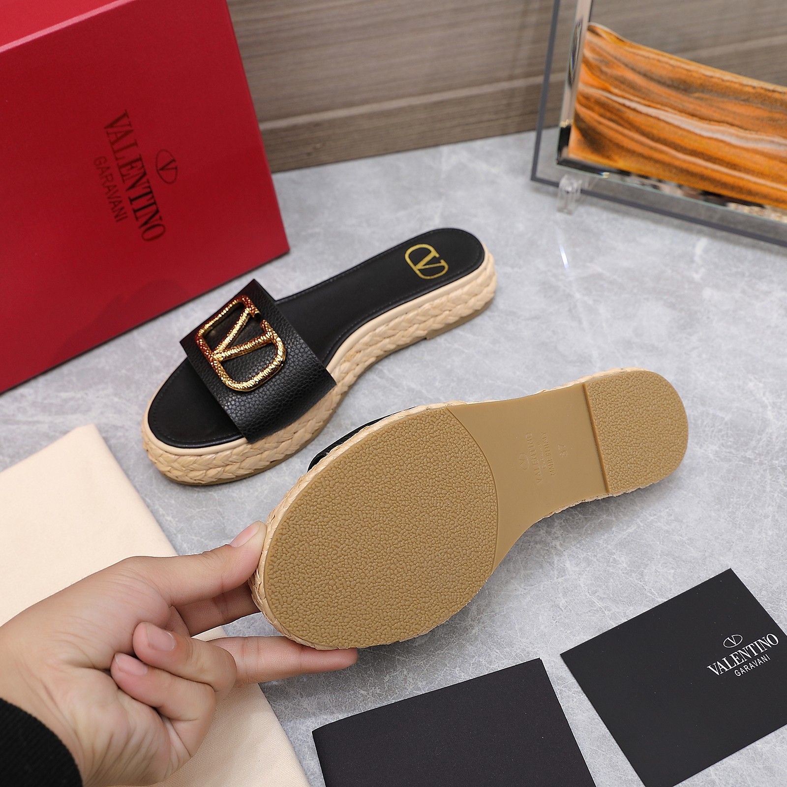 . Valentino/Valentino VT 2022 logotipo de metal más nuevo cuero piel grueso fondo zapatillas zapatos