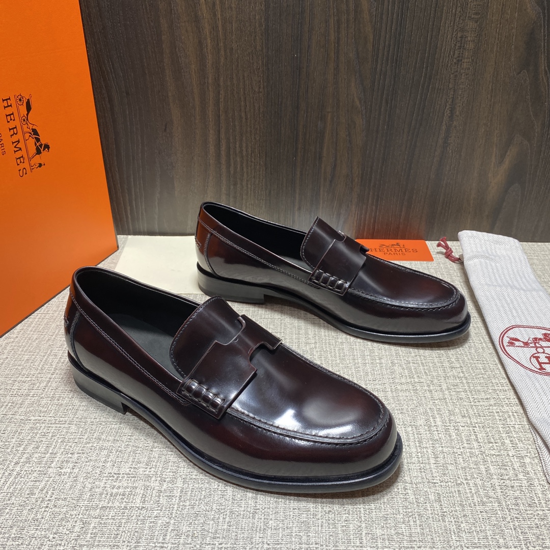 NO:344759,H Home New men's loafers, lazy people's foot-sliding loafers leather shoes, can be casual and formal, made of imported open-edge beads, shiny leather upper, brand logo, H-shaped leather patch, embellished upper, exquisite hand-stitching, workmanship details comparable to the counter, water-dyed cowhide, sweat-absorbing and odorproof, original genuine leather outsole composite rubber bottom, good grip performance, standard leather shoes size 38~44# (customized for 45 sizes), batch, loafers, cowhide, Leather soles19860909H家 新款男士便鞋上 懒人一脚蹬套脚乐福鞋皮鞋 可休闲可正装 采用进口开边珠亮皮打造 鞋面饰品牌标识 H造型皮贴片 点缀鞋面 精致手工缝线 做工细节堪比专柜 水染牛皮内里 吸汗防臭 原版真皮大底复合橡胶底片 抓地性能好 标准皮鞋码数38～44#（45码定做） 批,,loafers,cowhide,Leather soles,Men's shoes