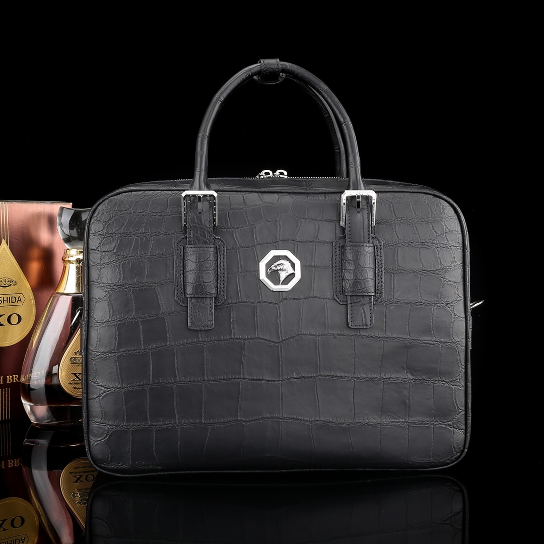 实拍图📸 国产 雾面超大竹节鳄鱼肚皮🐊🐊普拉达款公文包💼⚠️纯钢五金 ⚠️【内里配头层牛皮】 尺寸 39*28*9💰3300