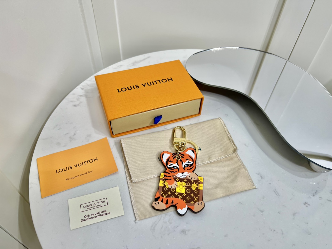 Louis Vuitton Precious tiger bag charm and key holder (M00557)
