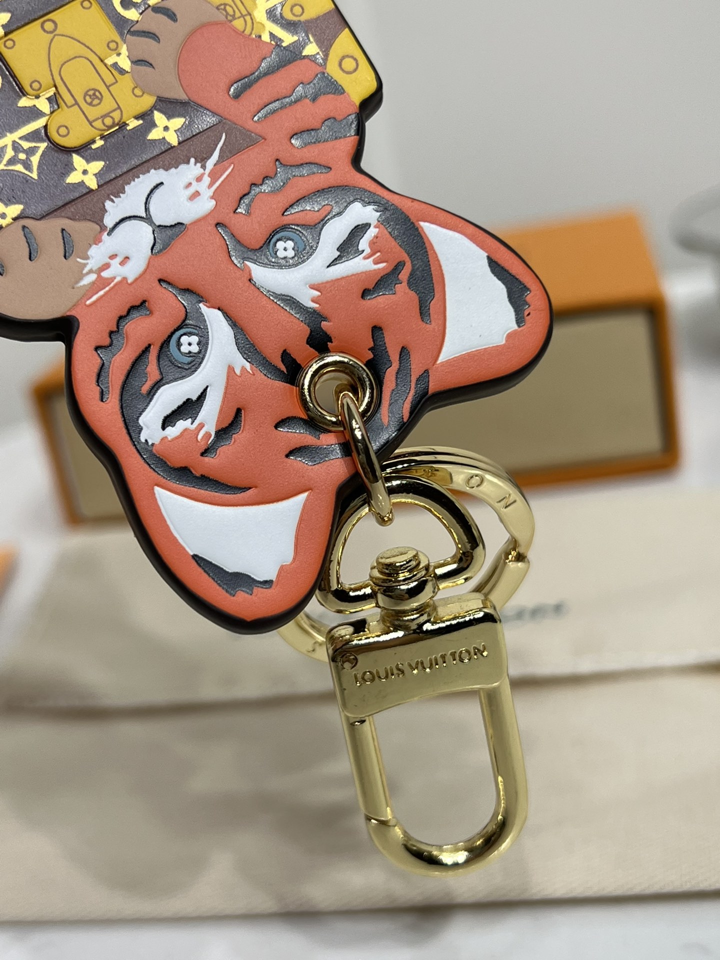 Louis Vuitton MONOGRAM Precious tiger bag charm and key holder (M00557)
