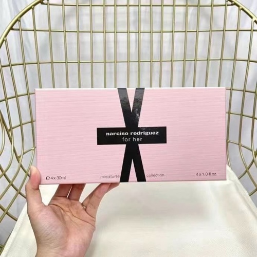 Narciso Rodriguez For Her Miniatures Collection Gift Set - 4 x 30ml 1 Narciso Rodriguez For Her Miniatures Collection Gift Set - 4 x 30ml