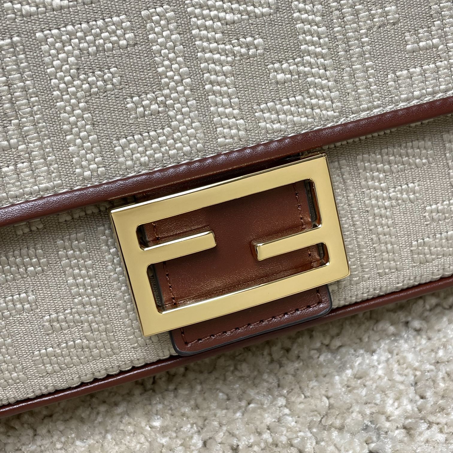 Fendi 名称： Mon Tresor 立体绣花法棍