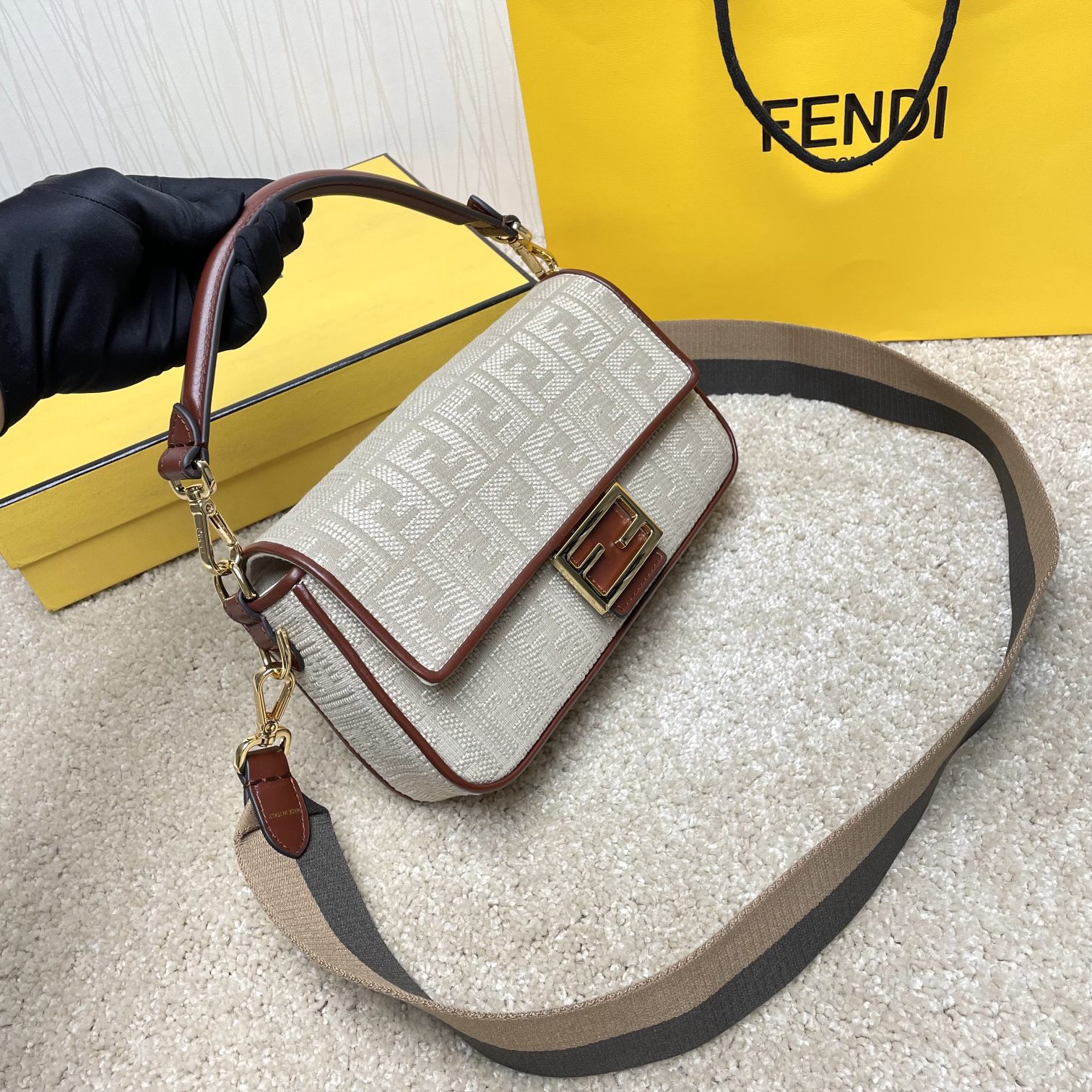 Fendi 名称： Mon Tresor 立体绣花法棍