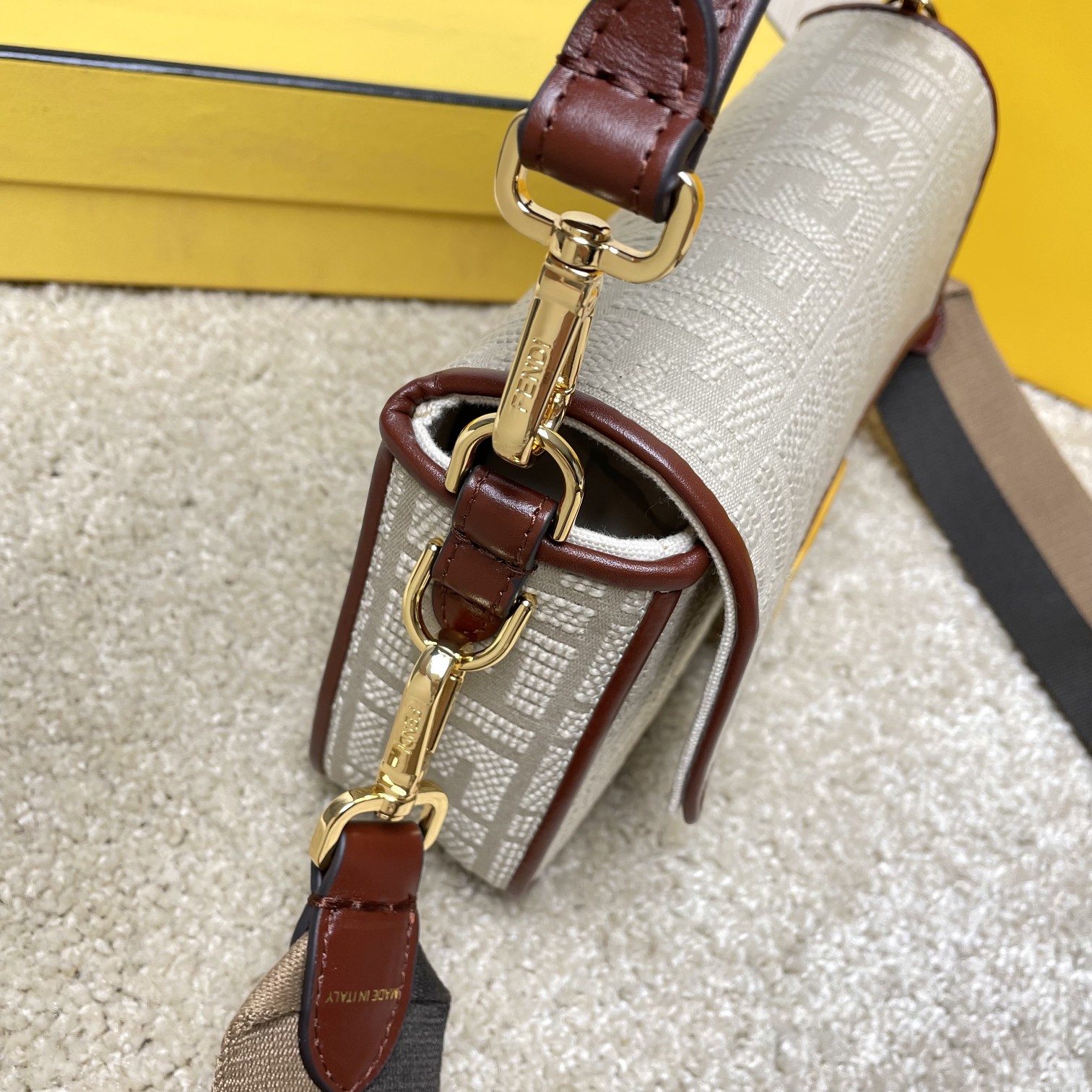 Fendi 名称： Mon Tresor 立体绣花法棍