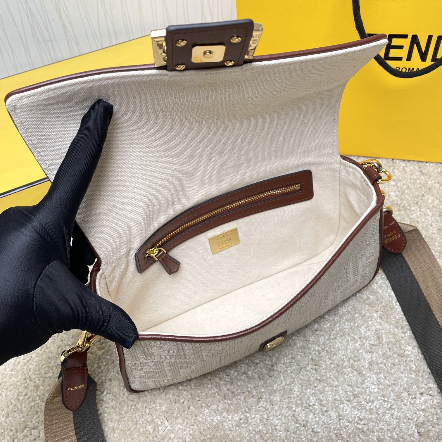 Fendi 名称： Mon Tresor 立体绣花法棍