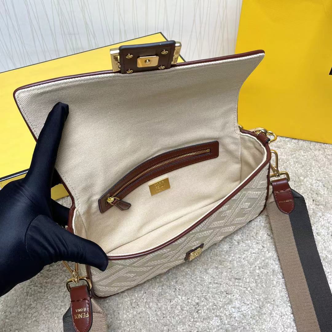 Fendi 名称： Mon Tresor 立体绣花法棍