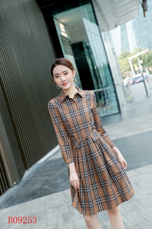Elegant Plaid Print A-Line Dress with Button-Down Collar and Three-Quarter Sleeves 1 Elegant Plaid Print A-Line Dress with Button-Down Collar and Three-Quarter Sleeves