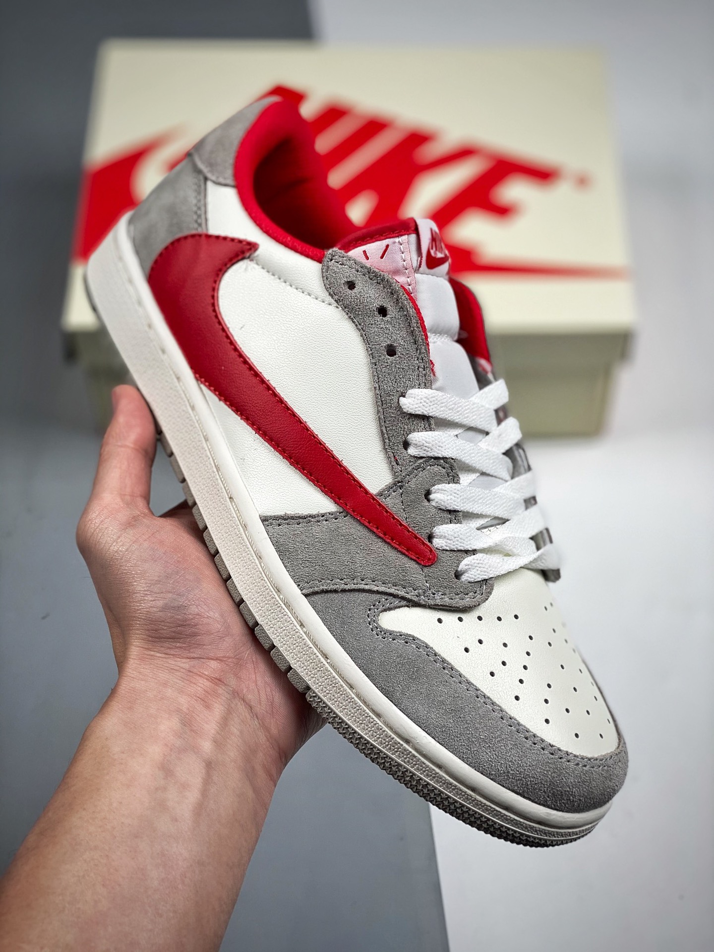 Air Jordan 1 Low Edición colaboración con swoosh invertido, AJ1, zapatilla casual de caña baja. Color oficial sincroniz…