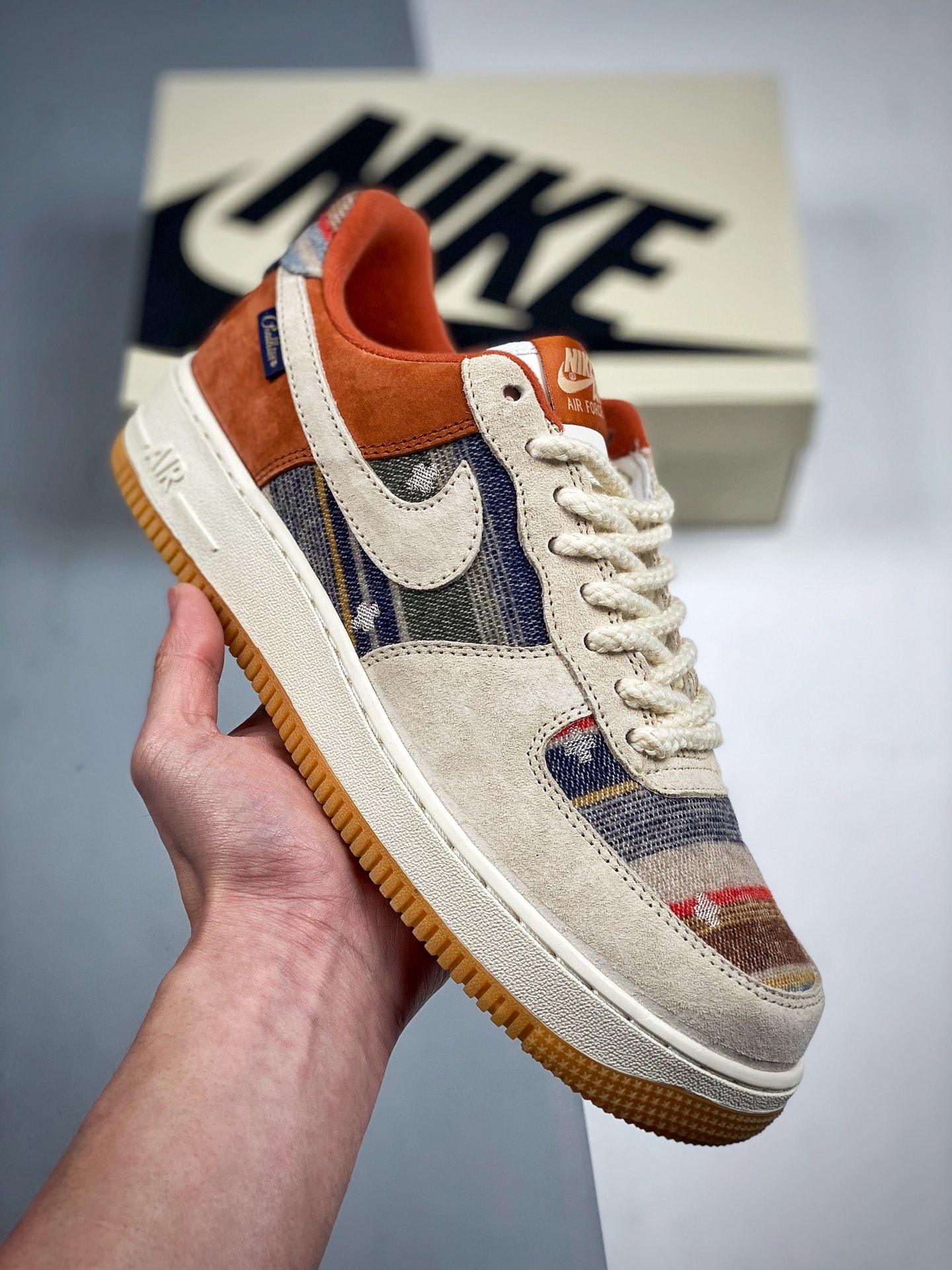 Nike Air Force 1 Low 07 钱袋 原楦头原纸板 打造纯正空军版型 专注外贸渠道 全掌内置蜂窝气垫 #原盒配件 原厂中底钢印、拉帮完美 官方货号：CW2288-688 Size：36 36.5 37.5 38 38.5 …