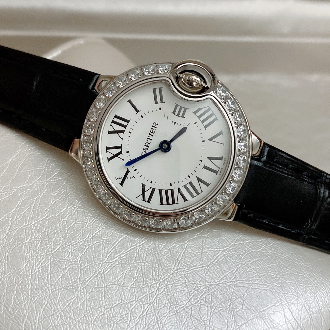 Cartier 卡地亚 机芯：瑞士进口石英机芯 原装1：1 28MM、凸面弧形表壳 蓝宝石玻璃