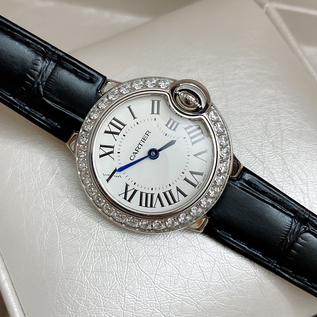 Cartier 卡地亚 机芯：瑞士进口石英机芯 原装1：1 28MM、凸面弧形表壳 蓝宝石玻璃