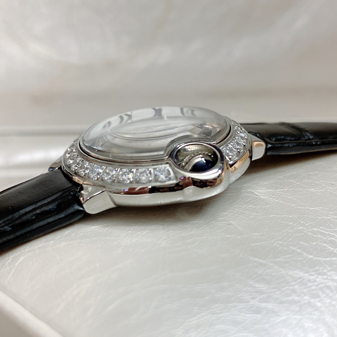 Cartier 卡地亚 机芯：瑞士进口石英机芯 原装1：1 28MM、凸面弧形表壳 蓝宝石玻璃