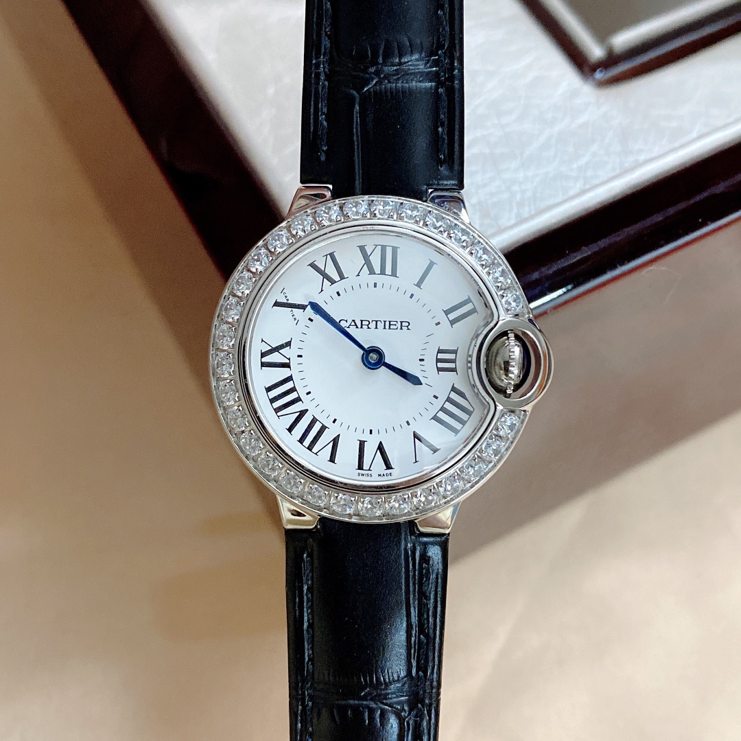 Cartier 卡地亚 机芯：瑞士进口石英机芯 原装1：1 28MM、凸面弧形表壳 蓝宝石玻璃