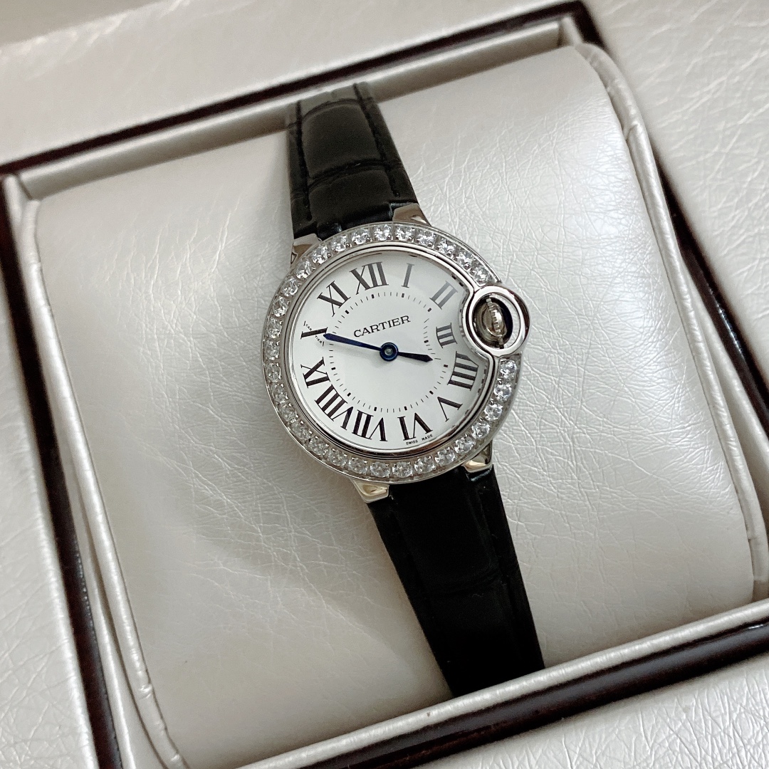 Cartier 卡地亚 机芯：瑞士进口石英机芯 原装1：1 28MM、凸面弧形表壳 蓝宝石玻璃