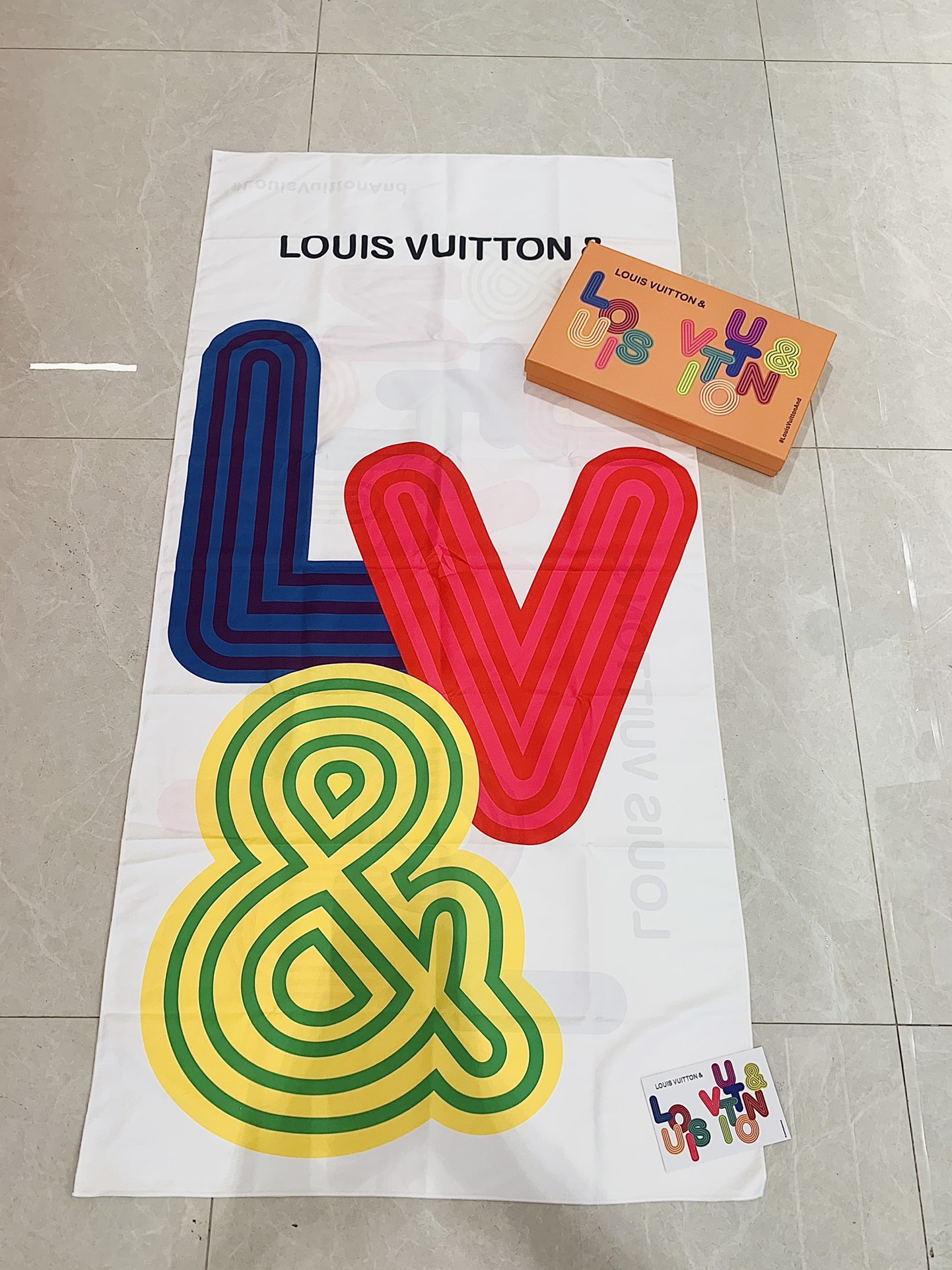 Louis Vuitton Bath Towel and Tote Bag Gift Box Set - Comprehensive