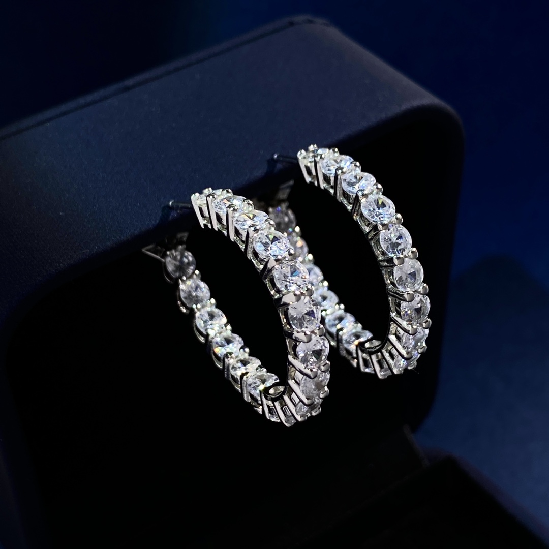Tiffany & Co. TFN蒂芙尼 TiffanyS925银四爪排钻耳环耳拍 简约 百搭 不褪色不过敏 S925纯银材料厚金电镀 不过时款 潮流单品