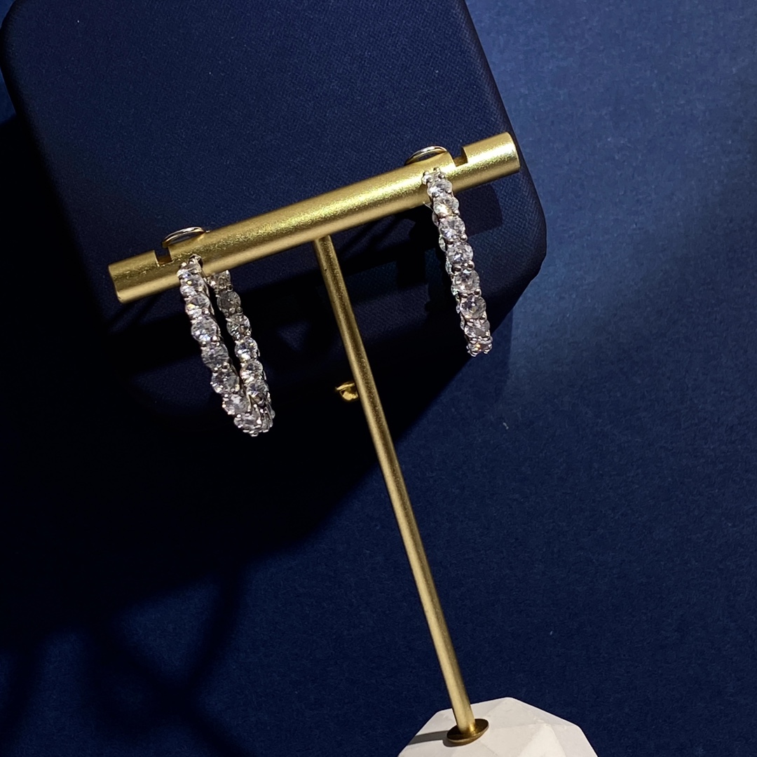 Tiffany & Co. TFN蒂芙尼 TiffanyS925银四爪排钻耳环耳拍 简约 百搭 不褪色不过敏 S925纯银材料厚金电镀 不过时款 潮流单品