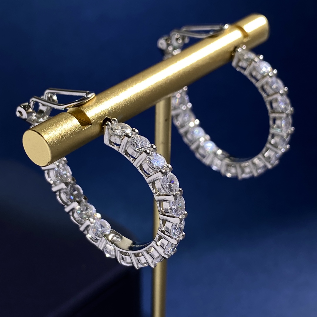 Tiffany & Co. TFN蒂芙尼 TiffanyS925银四爪排钻耳环耳拍 简约 百搭 不褪色不过敏 S925纯银材料厚金电镀 不过时款 潮流单品