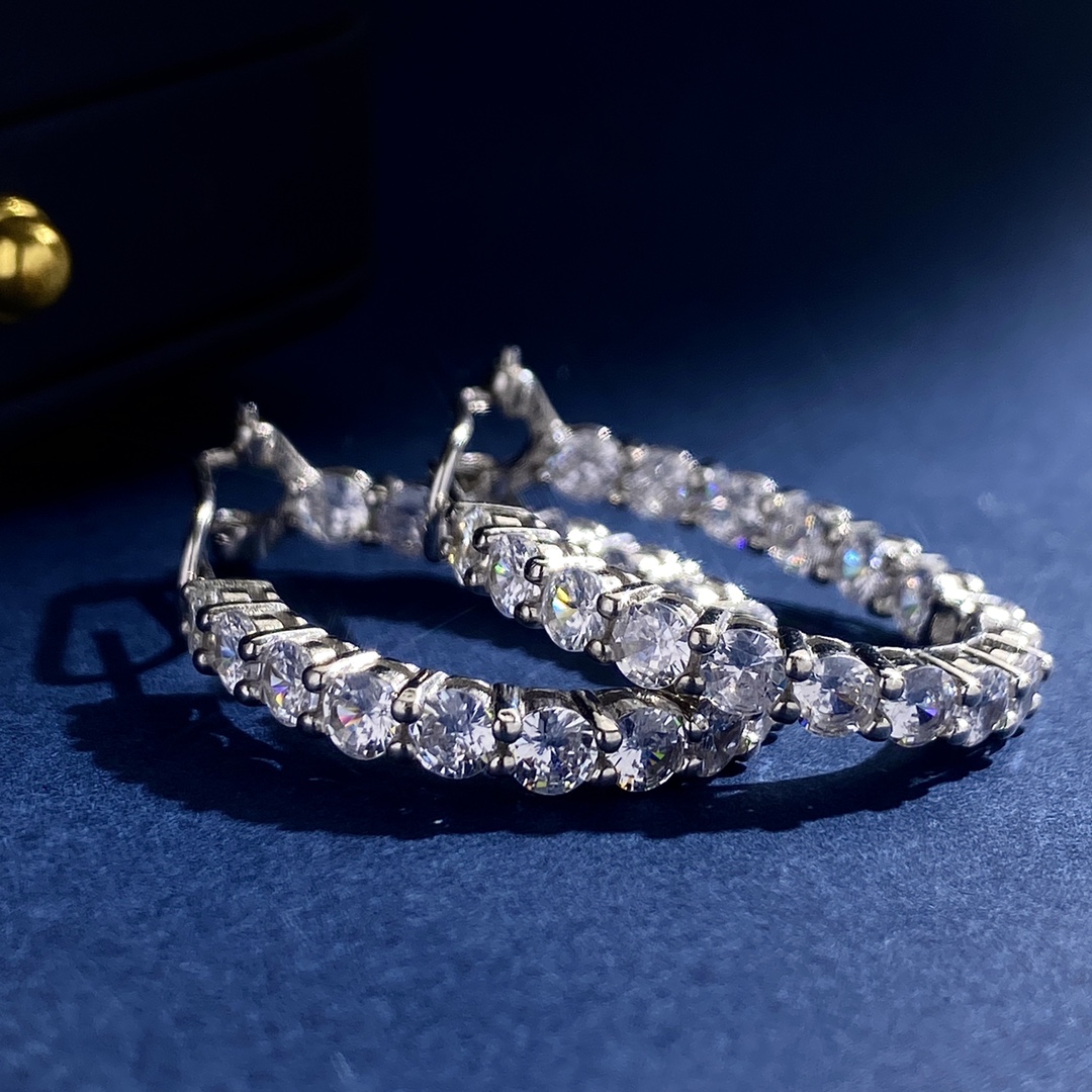 Tiffany & Co. TFN蒂芙尼 TiffanyS925银四爪排钻耳环耳拍 简约 百搭 不褪色不过敏 S925纯银材料厚金电镀 不过时款 潮流单品