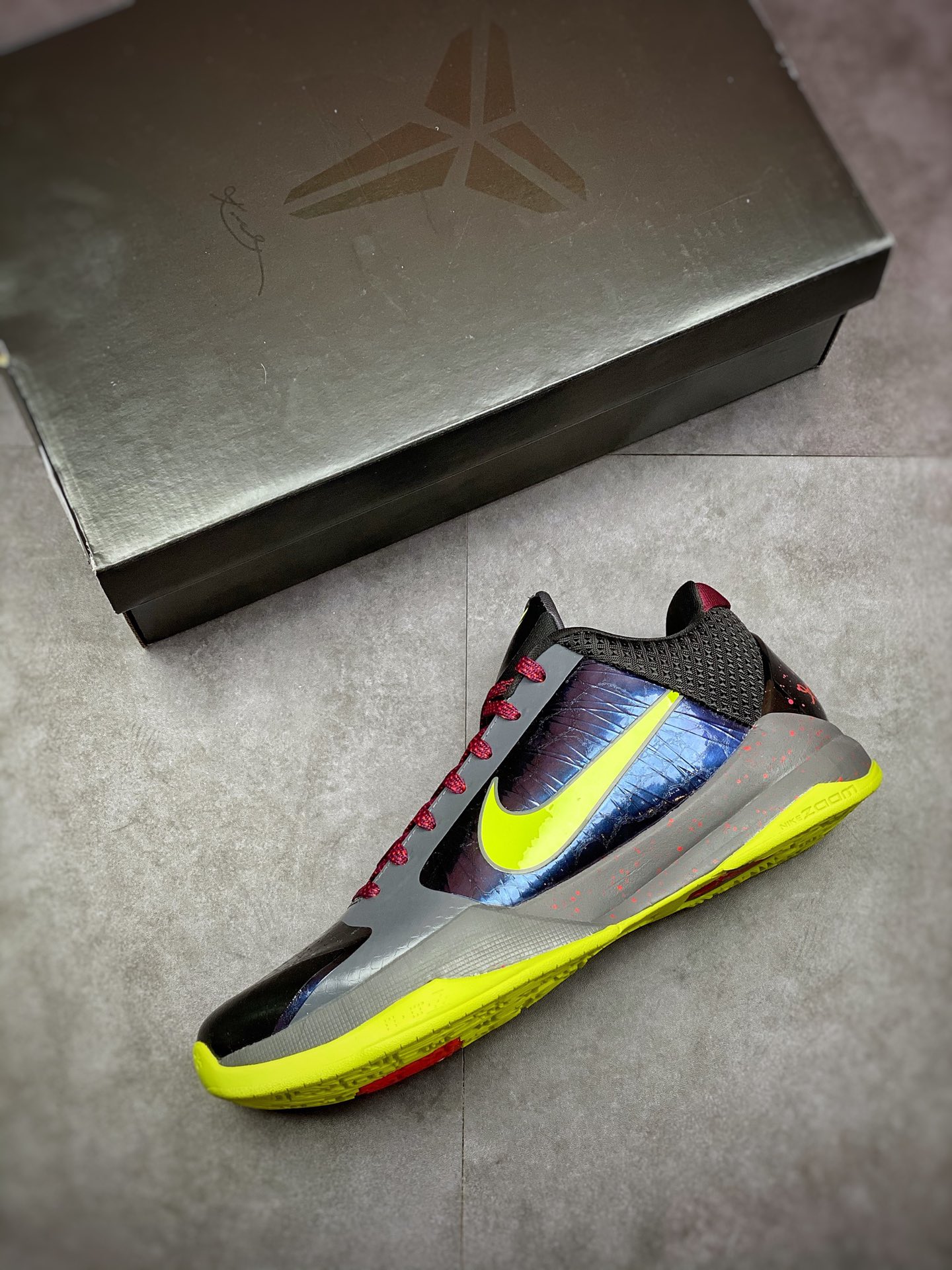300 2K20 x 耐克Nike Zoom Kobe ZK5 ”Chaos”科比5代复刻实战运动低帮文化篮球鞋“暗黑小丑”CD4991-001