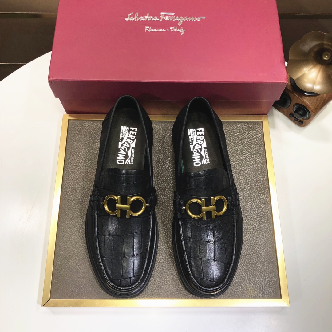 J0 菲拉格慕。 最新真皮商务西装鞋官网同步上市，意大利进口 头层牛皮一比一重金打造，官网1:1橡胶大底。穿着百搭，高档不失档次，彩色搭配气度不凡。此款四季款，穿在脚上魅力四射尽显大牌气质。标准码38—–44