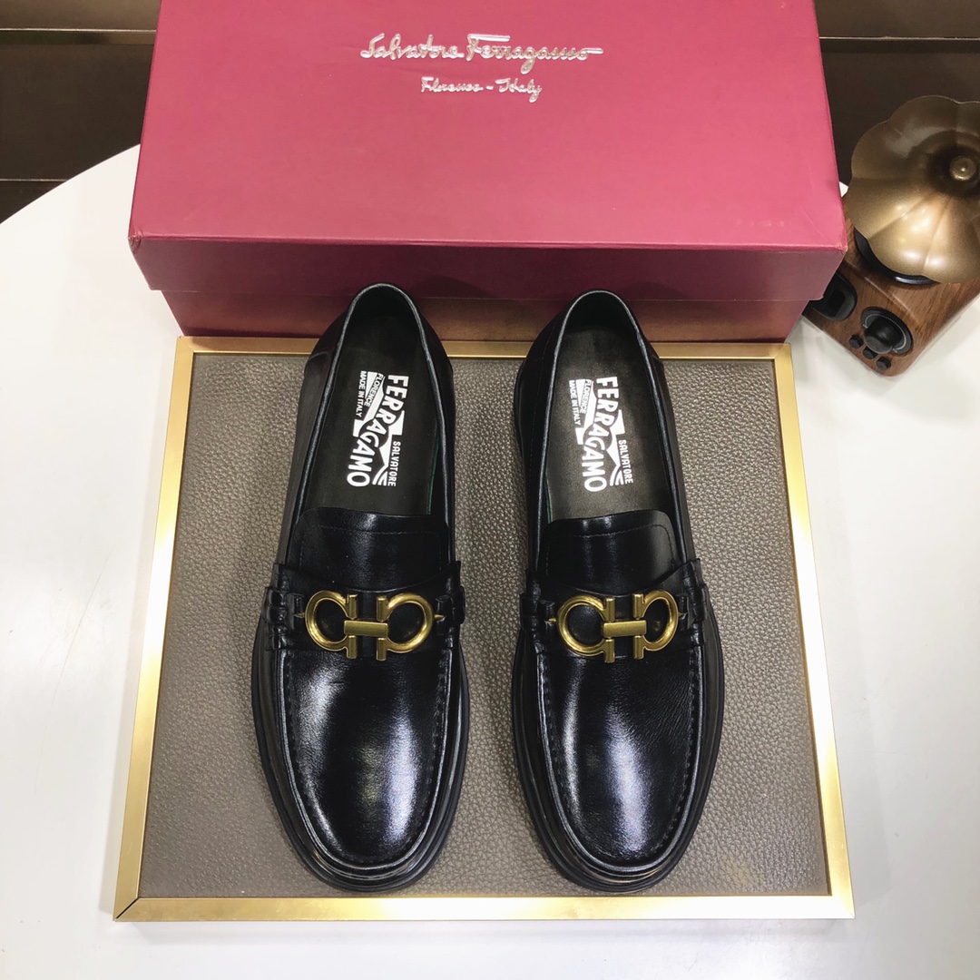 J0 菲拉格慕。 最新真皮商务西装鞋官网同步上市，意大利进口 头层牛皮一比一重金打造，官网1:1橡胶大底。穿着百搭，高档不失档次，彩色搭配气度不凡。此款四季款，穿在脚上魅力四射尽显大牌气质。标准码38—–44