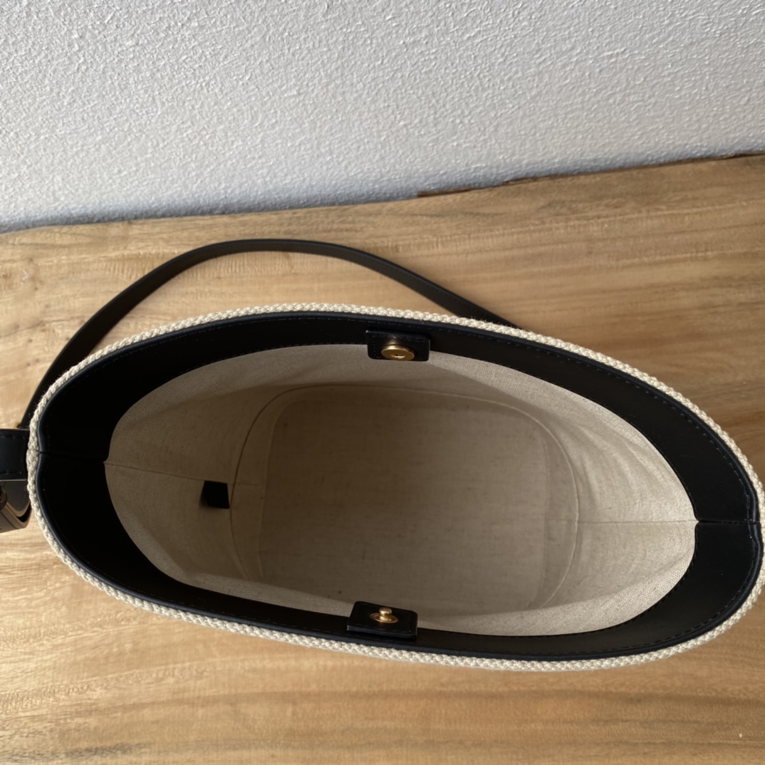 CUIR水桶バッグ 中号 - 軽量で調節可能な肩 strap