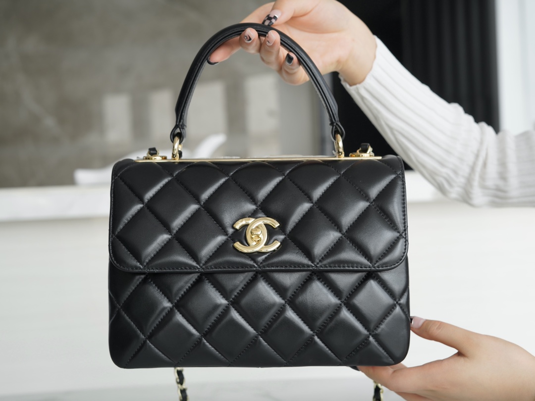 Chanel Classic Flap Bag Crossbody & Shoulder Bags Black Lambskin Sheepskin Vintage