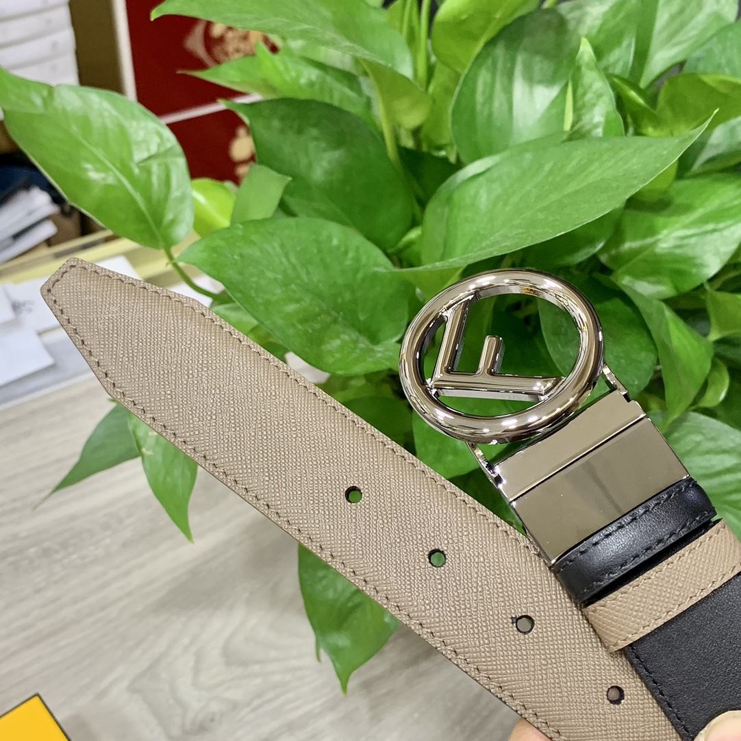 Fendi 五金做工精细 线条流畅 表面光滑 𝐙𝐏电镀工艺 香港通关【𝐇𝐀𝐀𝐒】 进口皮料