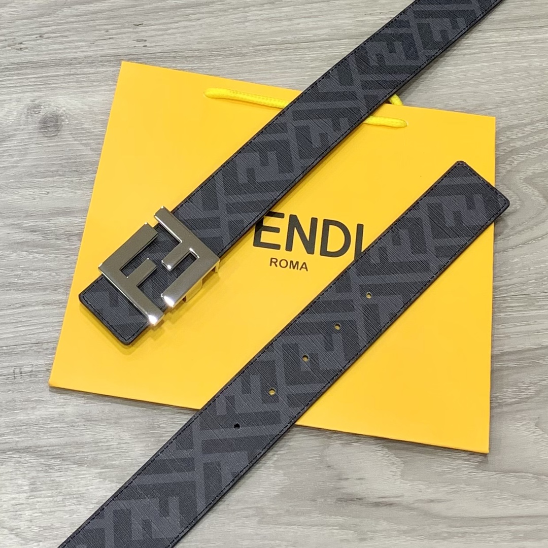 Fendi 五金做工精细 线条流畅 表面光滑 𝐙𝐏电镀工艺 香港通关【𝐇𝐀𝐀𝐒】 进口皮料