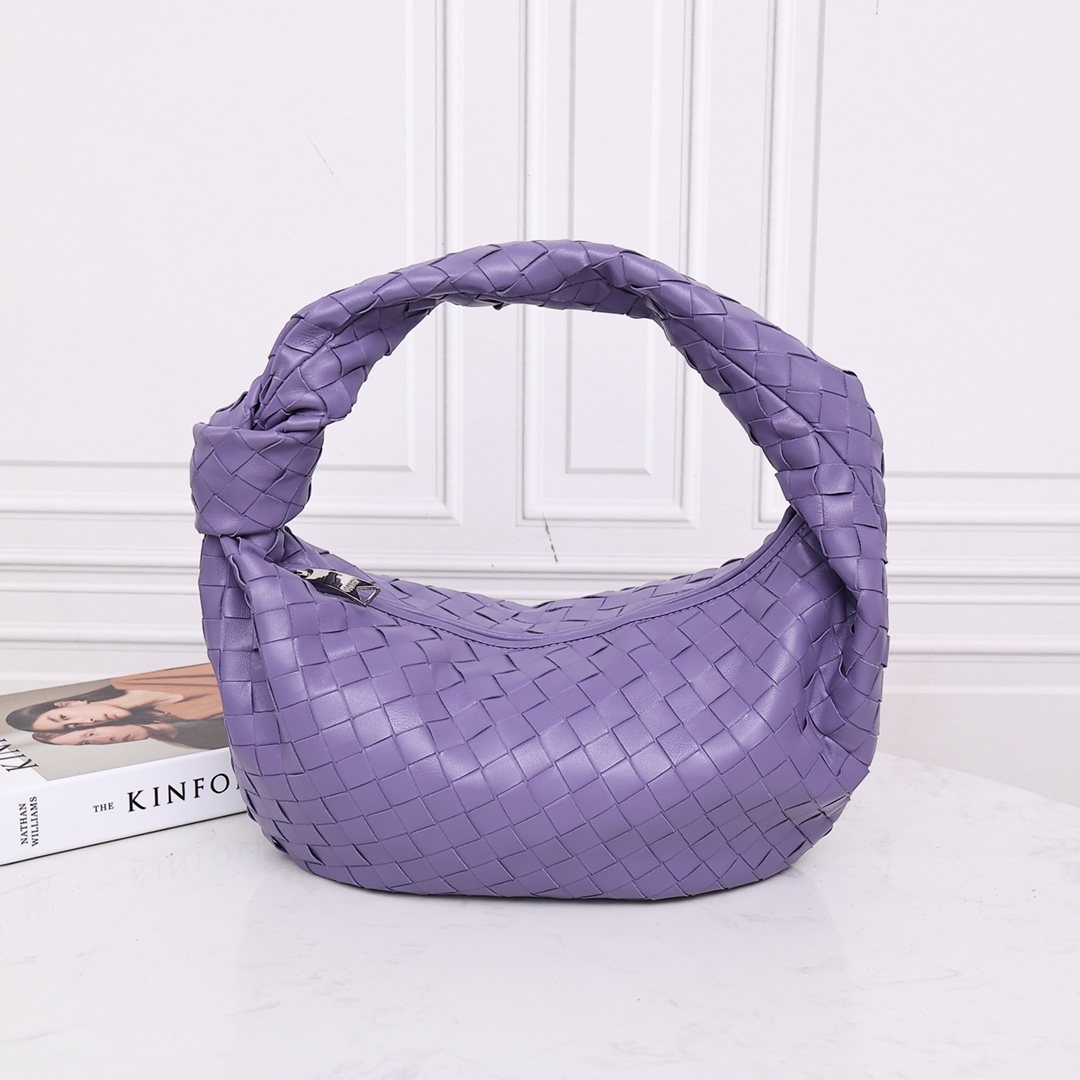Sac à main grand format en cuir d'agneau tressé