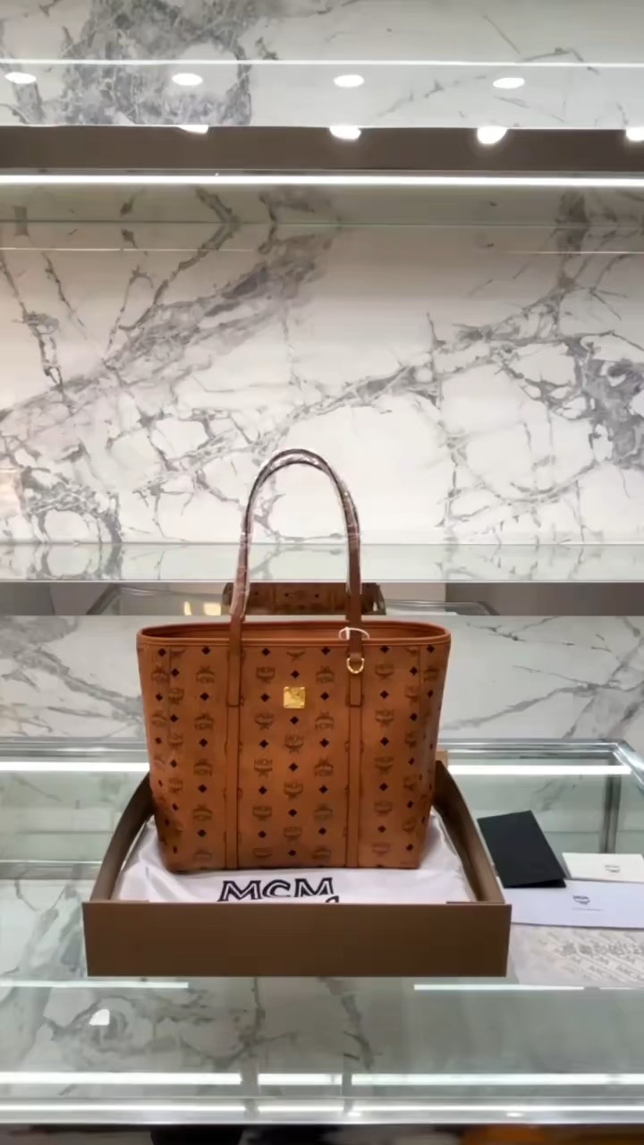 “Mcm 大托特包 ”