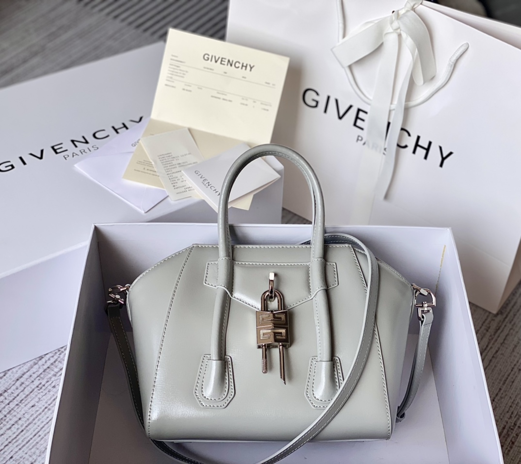 Top-class French Leather Bag: Antignoa 2185 Ex Gratia – A Must-Have!