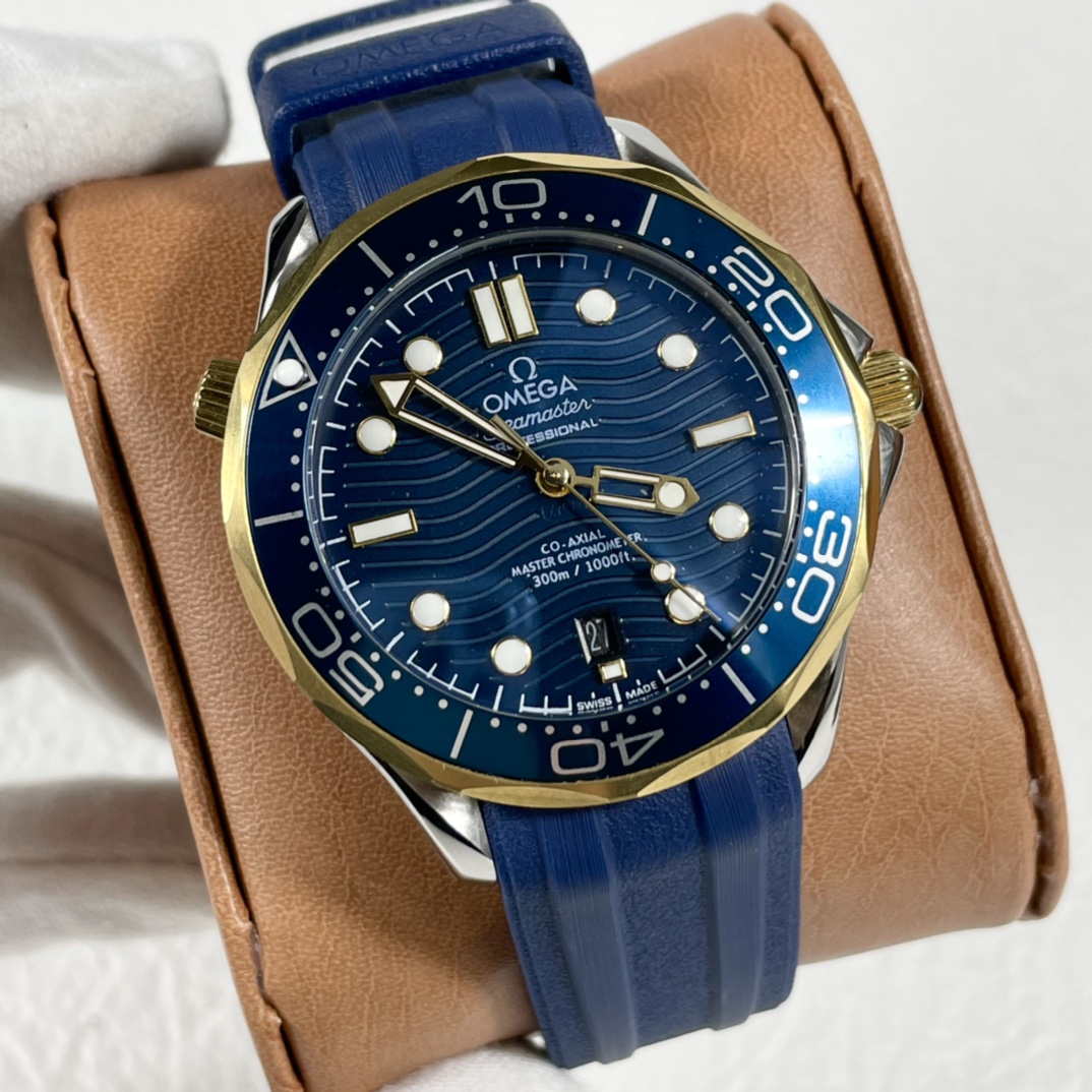 K5  OMEGA 欧米茄 Omega  至尊潜水 致敬精湛 商品详情 品牌：OMEGA 潜水 机芯类型：北京机芯 稳定 性别：精品男士腕表 运动 表壳材质：316L精钢 耐磨 表镜质：矿物质白片镜面 耐磨 表带材材质：316L精钢 舒适 表扣类型：原装折叠扣 耐用 表壳尺寸：男装：直径41mm 厚13mm