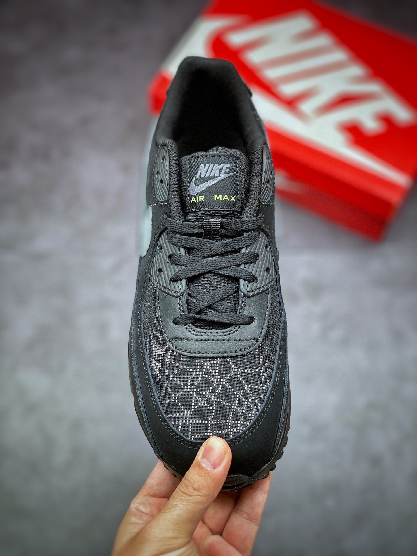 200 Air Max 90 “Spider Web”黑绿 万圣节 采用一席酷黑覆盖 Air Max 90 鞋型DC3892-001