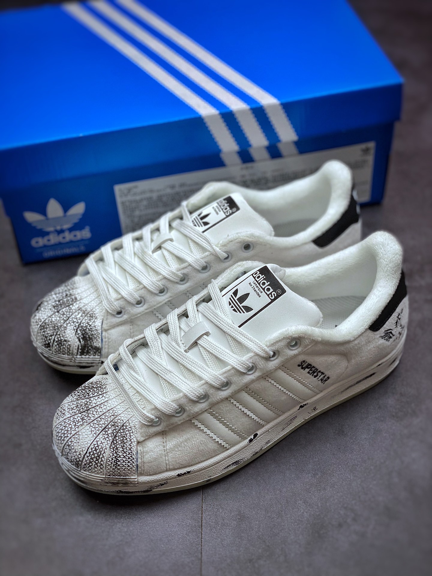 Adidas Originals SUPERSTAR W Corduroy Shell Head