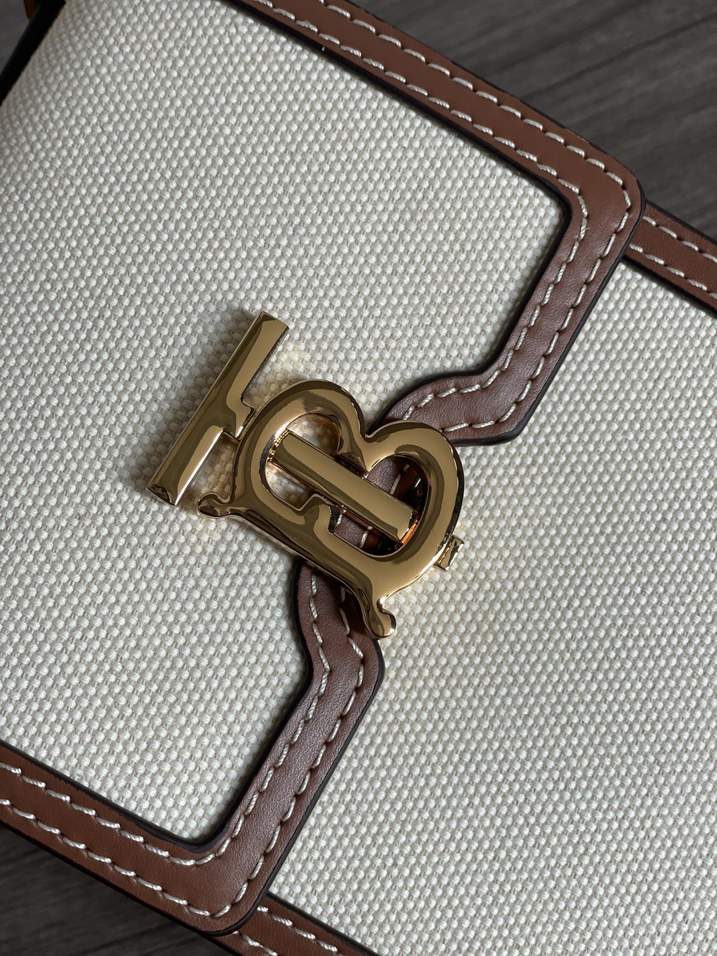 [Burberry Wallets]Small and upright Robin Robin bag Made of cotton canvas and