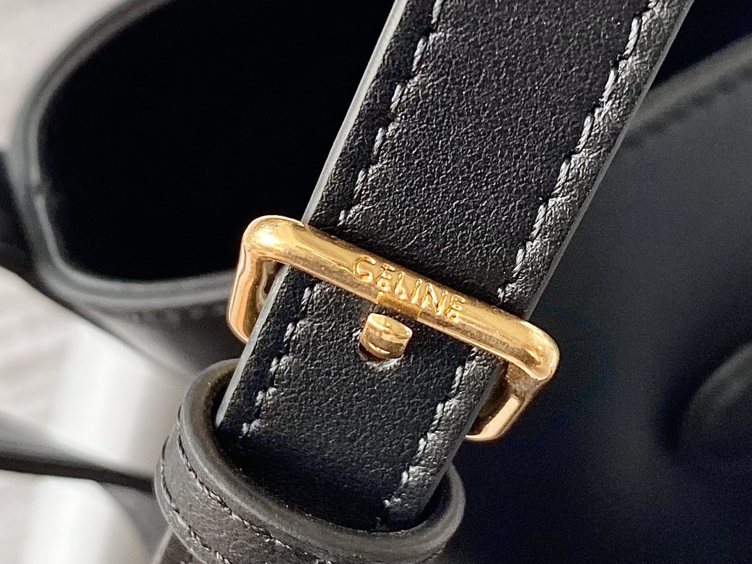 CELINE赛琳凯旋门立体大logo CUIR TRIOMPHE水桶包198243