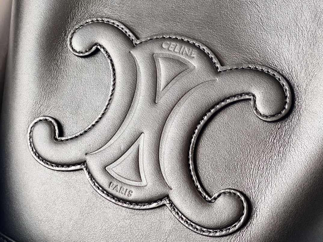 CELINE赛琳凯旋门立体大logo CUIR TRIOMPHE水桶包198243