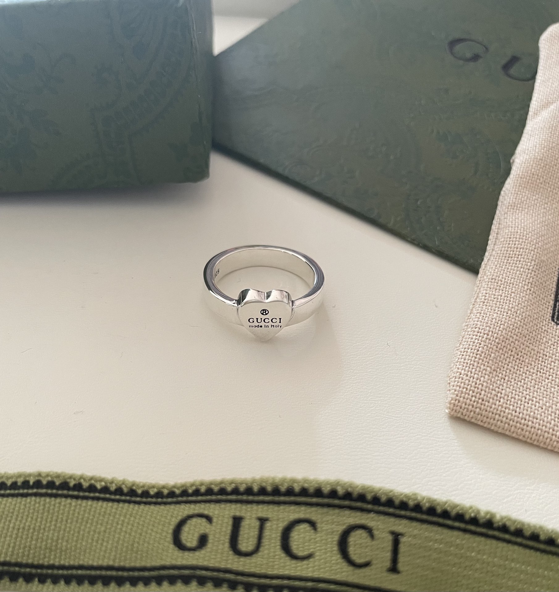 NO:102349,New GUCCI Gucci Gucci logo heart-shaped pendant silver ring Simple and atmospheric women's style, Gucci ring, gucci, gucci, ring19860909新品GUCCI古奇古驰饰Gucci标识心形吊坠银戒指 简约大气女款,古驰戒指,gucci,gucci,ring,Jewelry