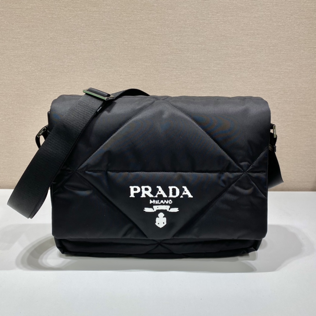 PRADA普拉达翻盖车菱格新款男女通用邮差包1BG412