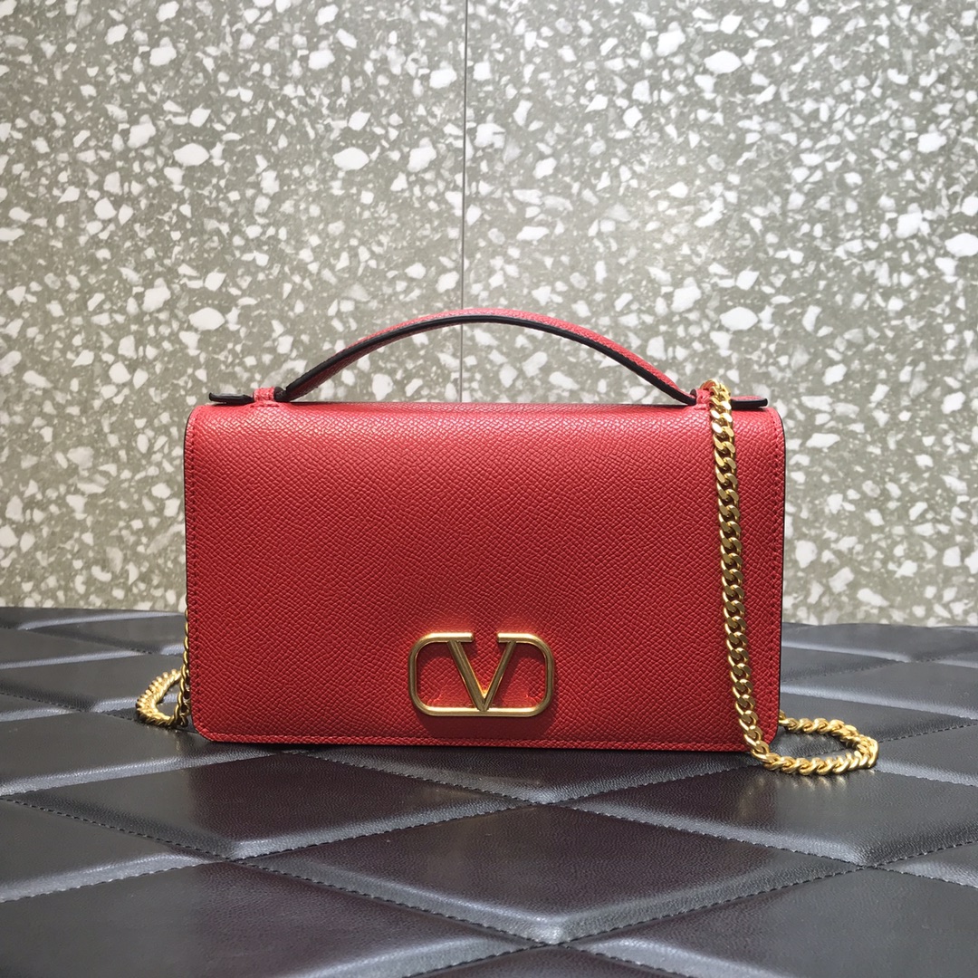 Batch 550 Valentino 24 new product Valentino Garavani VRING chain handheld design: made of palm-print cowhide, eye-catching iconic V-shaped LOGO