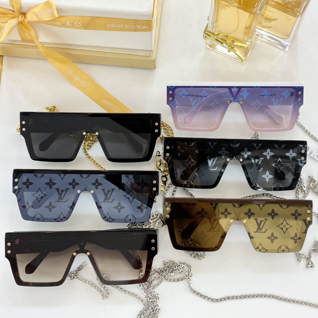 Louis Vuitton Store
 Sunglasses Polishing Chains